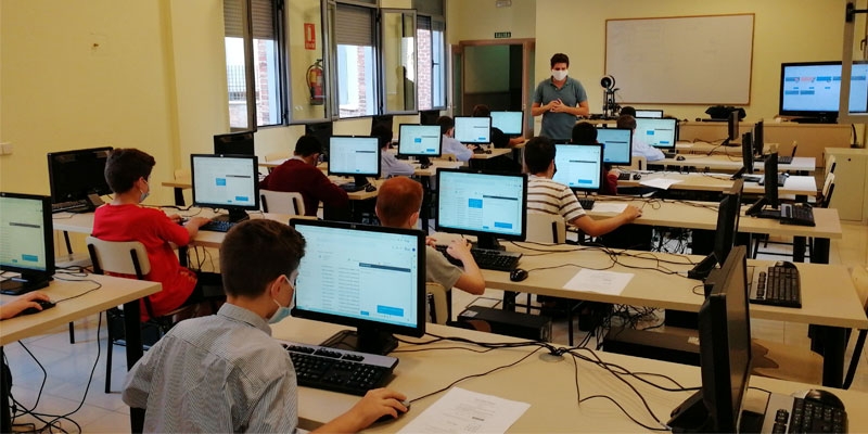 Precavidos pero con todas las ganas del mundo: así han empezado el curso en el Colegio Arzobispal - Seminario Menor