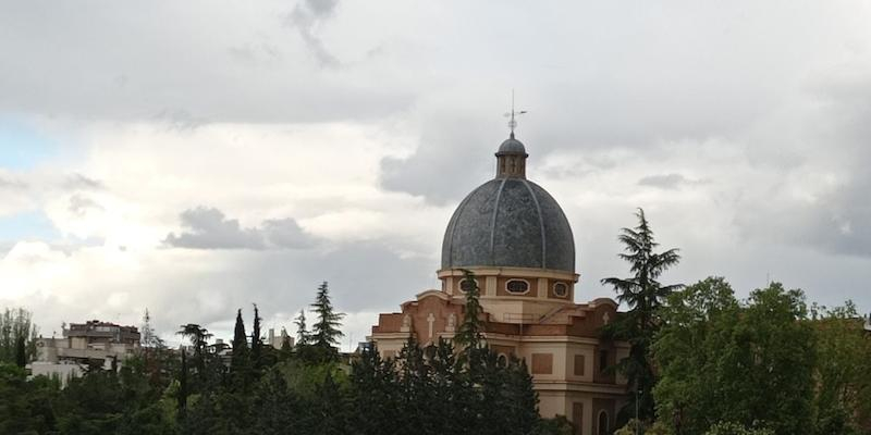 Monseñor José Cobo preside en San Jorge la Misa funeral por María Alonso, madre de Manuel María Bru