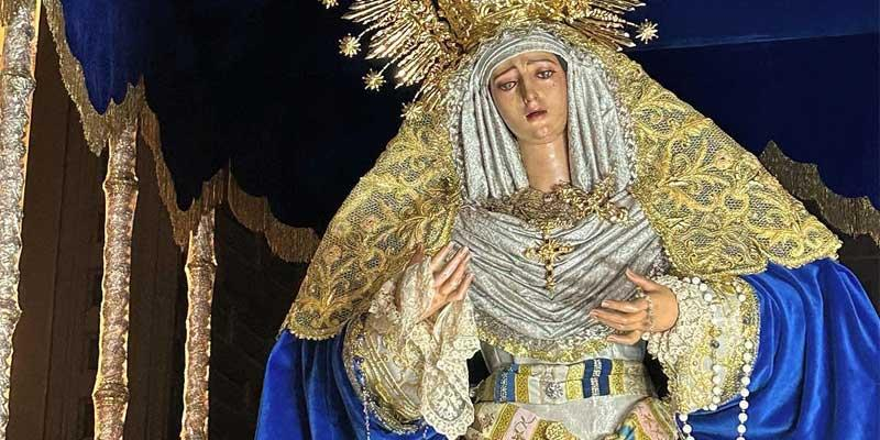 El Señor de los Gitanos estrena túnica y cruz procesional y la Virgen llevará en el palio reliquias de las Tres Azucenas