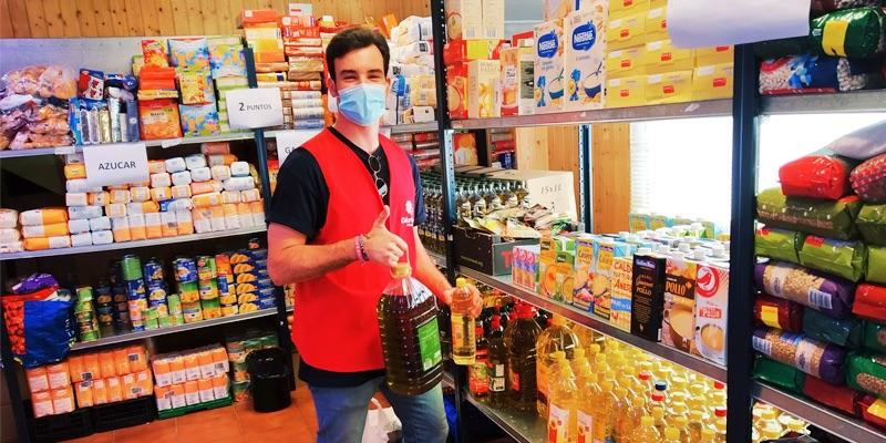 Entrega de donaciones en el Centro de Distribución de Alimentos del arciprestazgo de San Sebastián de los Reyes-Alcobendas