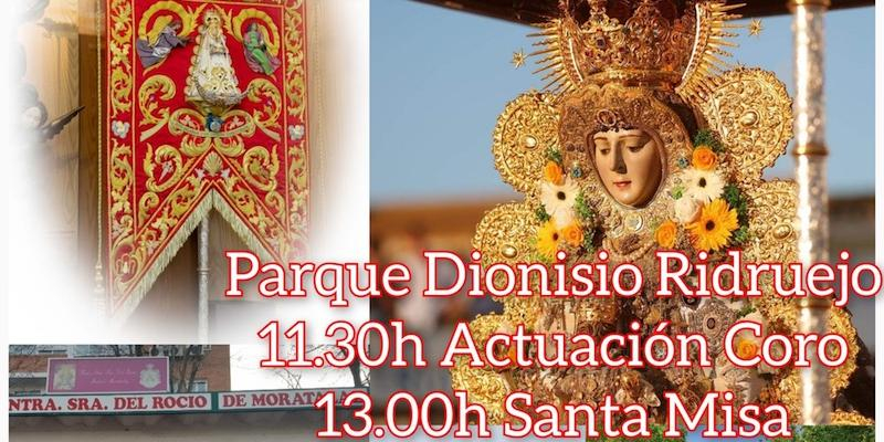 Monseñor Jesús Vidal celebra una Misa con la Hermandad del Rocío de Moratalaz en la octava del Corpus