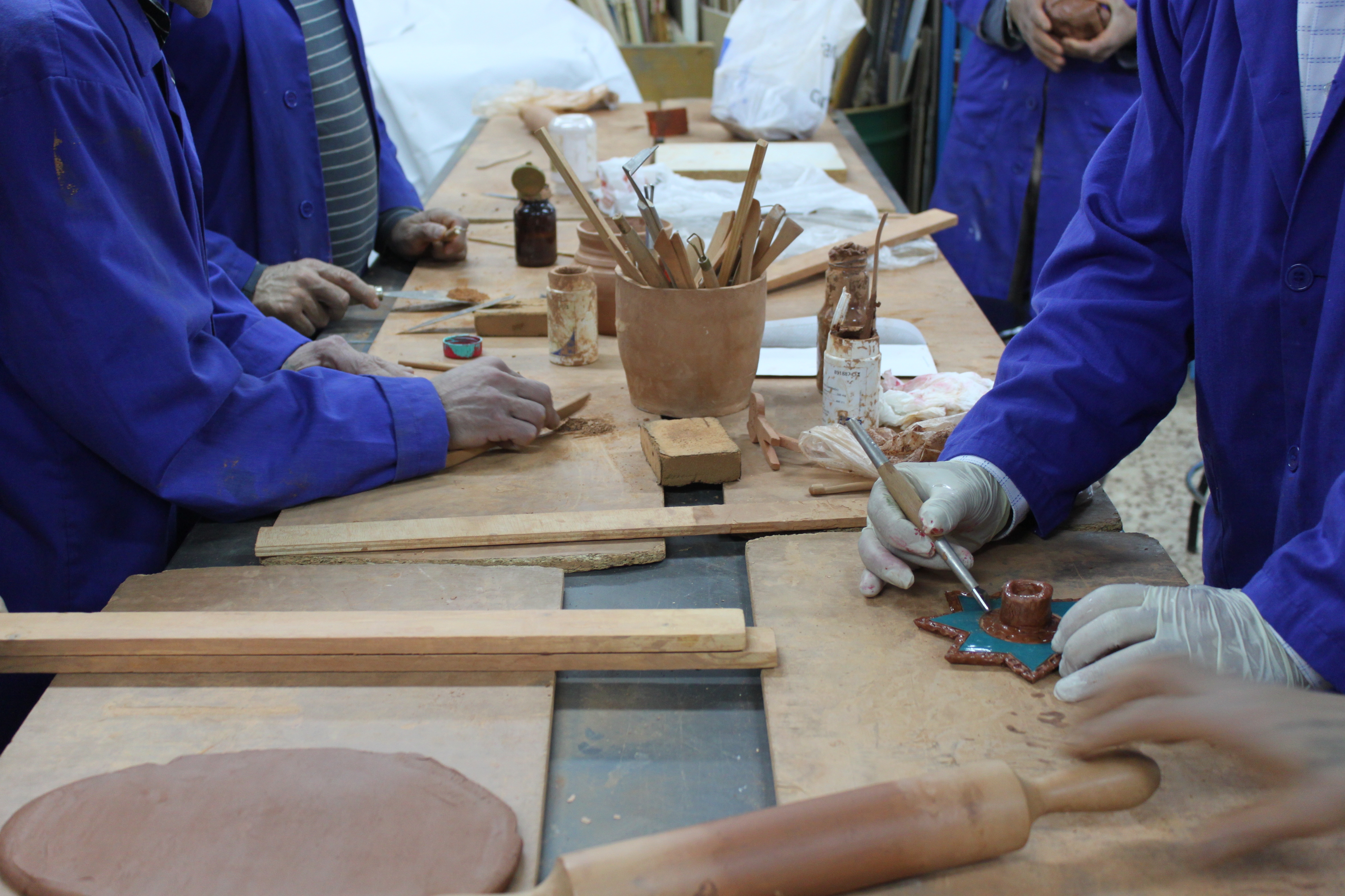 El centro de tratamiento de adicciones de Cáritas Madrid prepara la Navidad y expone sus productos artesanales