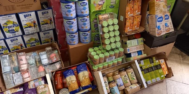 La Hermandad de Jesús El Pobre dona alimentos para el comedor social de la Hermandad del Refugio