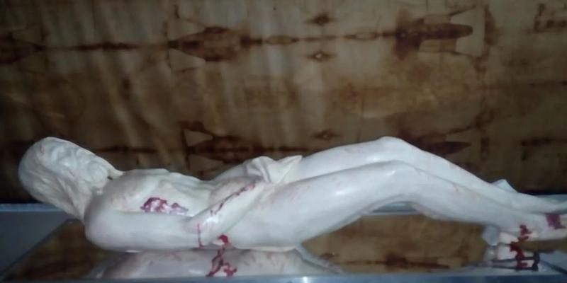 La colegiata acoge una exposición sobre la Sábana Santa