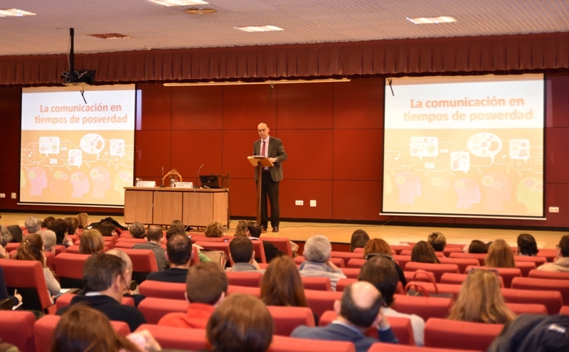 La comunicación en los centros educativos precisa de profesionalidad, transparencia y coherencia