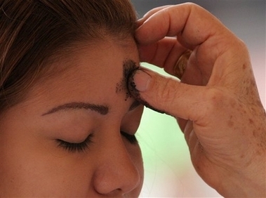 La iglesia de San Ginés aumenta las celebraciones para imponer la ceniza al comienzo de la Cuaresma
