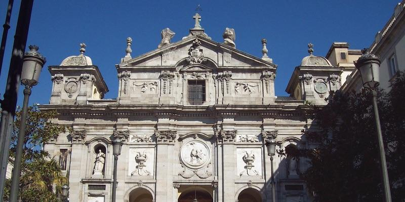 Monseñor José Cobo preside en Santa Bárbara la Misa solemne en honor a la titular del templo