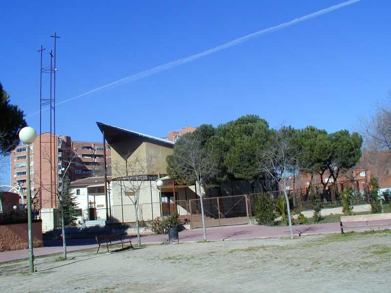 El vicario episcopal de la V presenta al párroco de San Félix