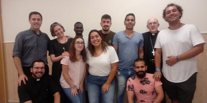 El cardenal Osoro visita a solicitantes de asilo acogidos en parroquias de Madrid