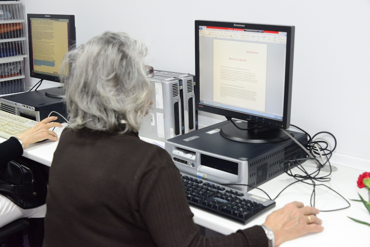 El centro de día Luis Vélez de Guevara, de Cáritas Madrid, abre sus puertas a jóvenes universitarias de Comillas