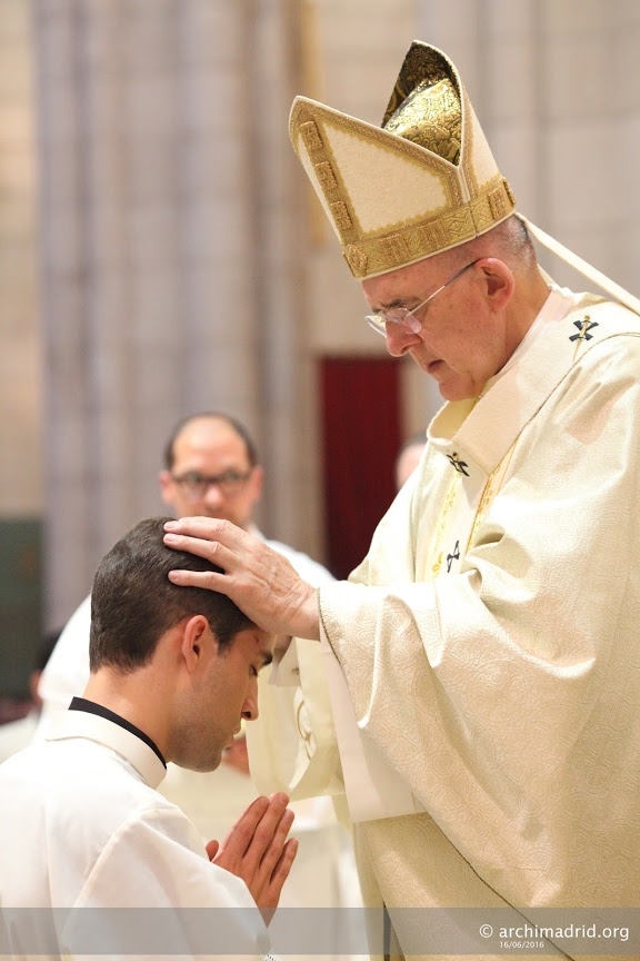 Ordenación presbiteral en la parroquia de Los Doce Apóstoles