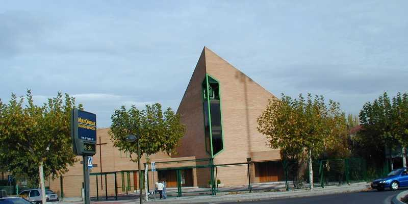 Santa María de Majadahonda despide noviembre con un mercadillo a beneficio de Cáritas parroquial