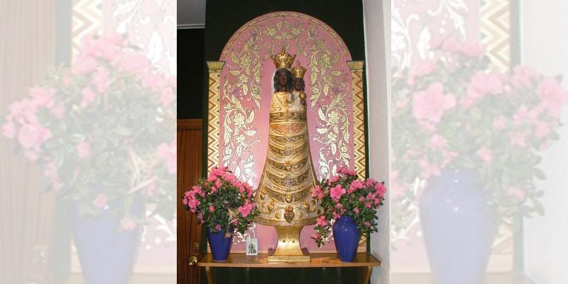 El aeropuerto celebra a la Virgen de Loreto, patrona de la aviación, con una Misa en la capilla de la T1