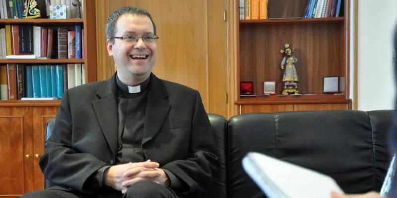 Monseñor Vidal en Radio María: «El Señor ha querido dibujarnos en el corazón de María aquello a lo que Él nos llama»