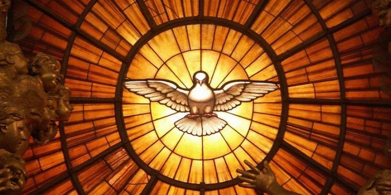 Gil González imparte el sacramento de la Confirmación en Torrelodones