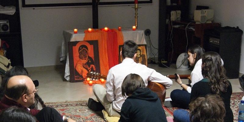 Nuestra Señora del Sagrado Corazón organiza una oración al ritmo de Taizé