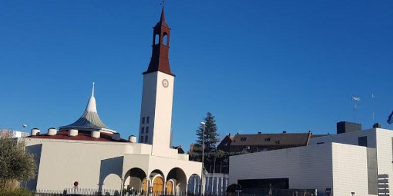 Alumnos del Colegio de Fomento Aldovea reciben el sacramento de la Confirmación en Nuestra Señora de la Moraleja