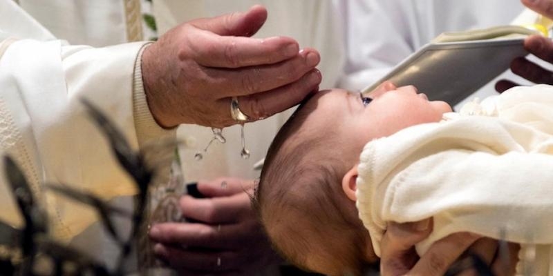 El cardenal imparte los sacramentos del Bautismo y Primera Comunión a niños del hogar Nuestra Señora de los Desamparados y San José de la Montaña
