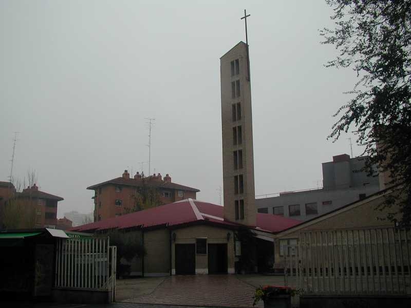 El vicario episcopal de la VI imparte el sacramento de la Confirmación en San Leandro