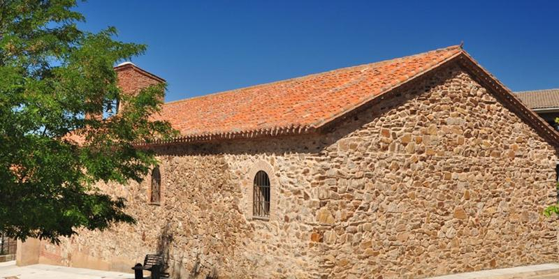 San Pedro Apóstol de Robledillo acoge una Misa en el aniversario del fallecimiento de la madre de Gil González