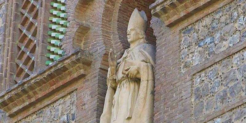 La Congregación de San Fermín de los Navarros inaugura sus fiestas patronales con la bendición de los pañuelos rojos