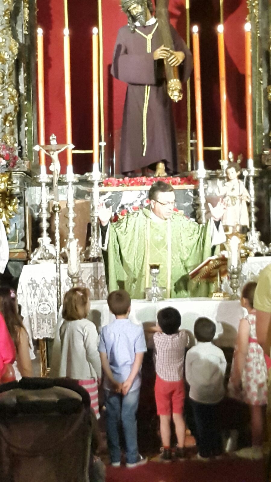 Celebrada una Misa con los niños de la Hermandad del Gran Poder y Macarena