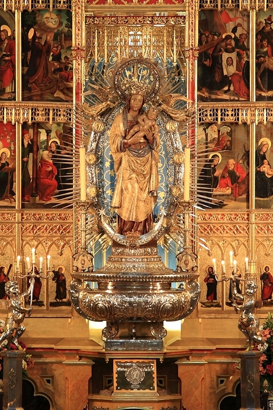 La Corte de Honor celebra su fiesta capitular en la catedral