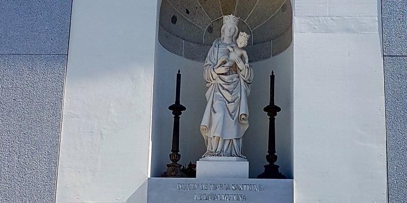 La Real Esclavitud despide mayo con un rosario viviente en la Cuesta de la Vega