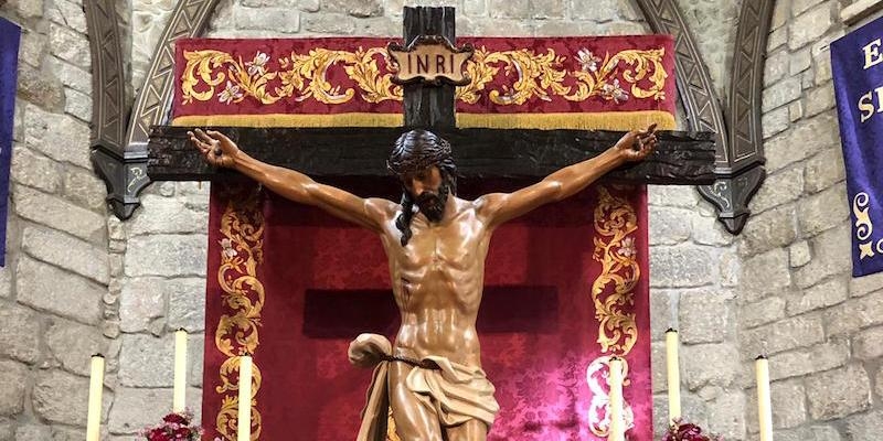 Buitrago del Lozoya honra al Santísimo Cristo de los Esclavos y a la Virgen de la Soledad