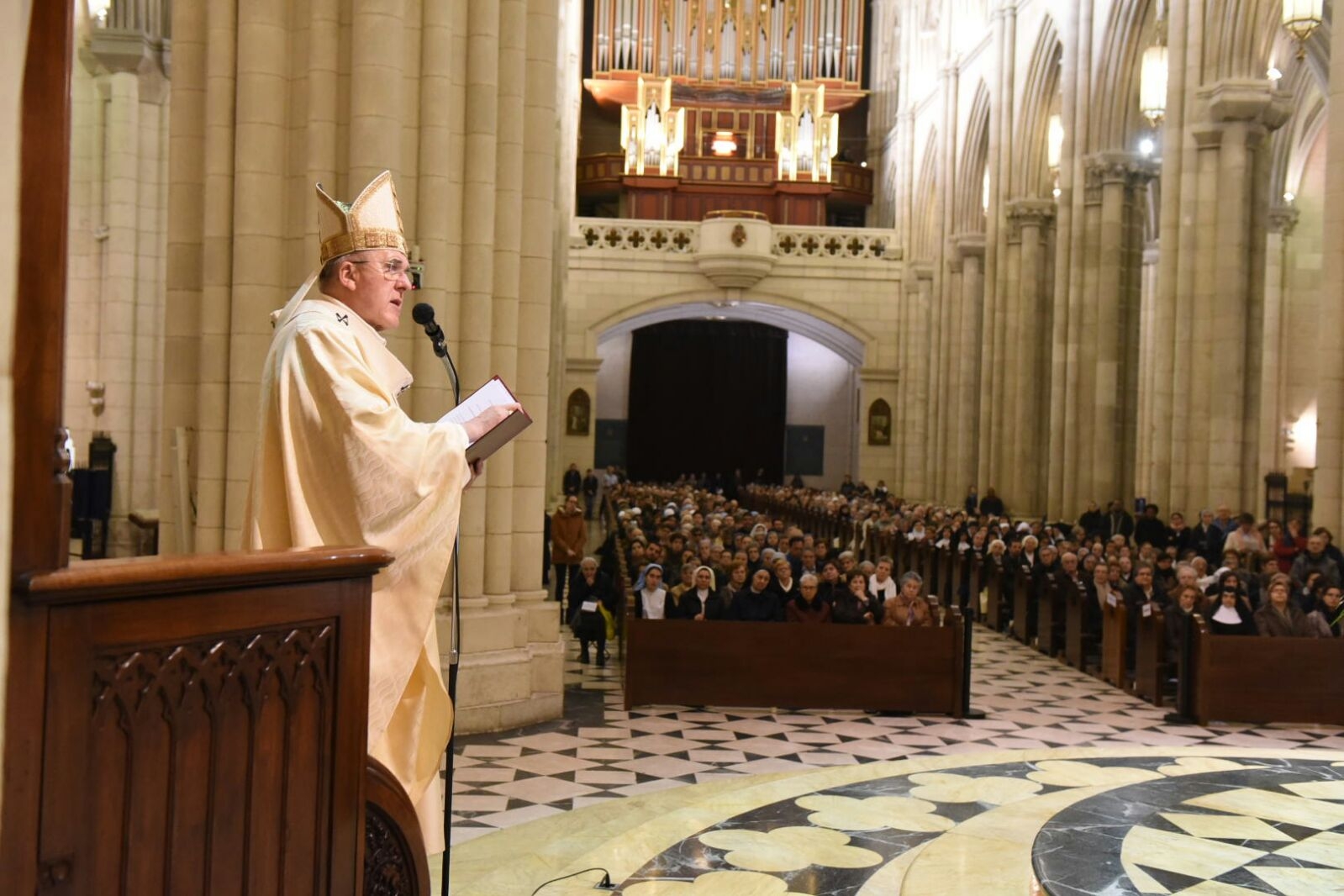 Cardenal Osoro a los consagrados: «Os admiro por vuestra lealtad y abandono, marcados por vuestra singular generosidad»