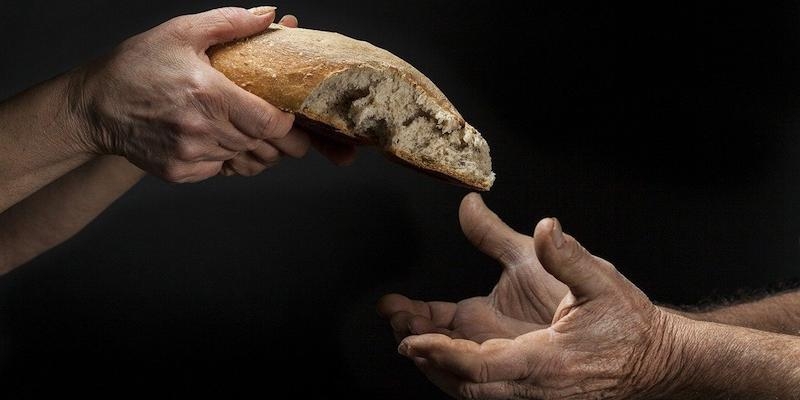 La IV Jornada Mundial de los Pobres se celebra con el lema 'Tiende tu mano al pobre'