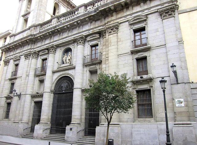 El Vicario Episcopal de la III imparte el sacramento de la Confirmación en la colegiata de San Isidro