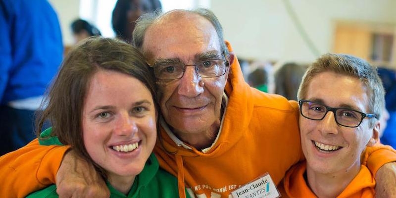 Joven católica francesa habla de los Hogares Lázaro en el 'Asalto al Cielo' en Colmenar del Arroyo