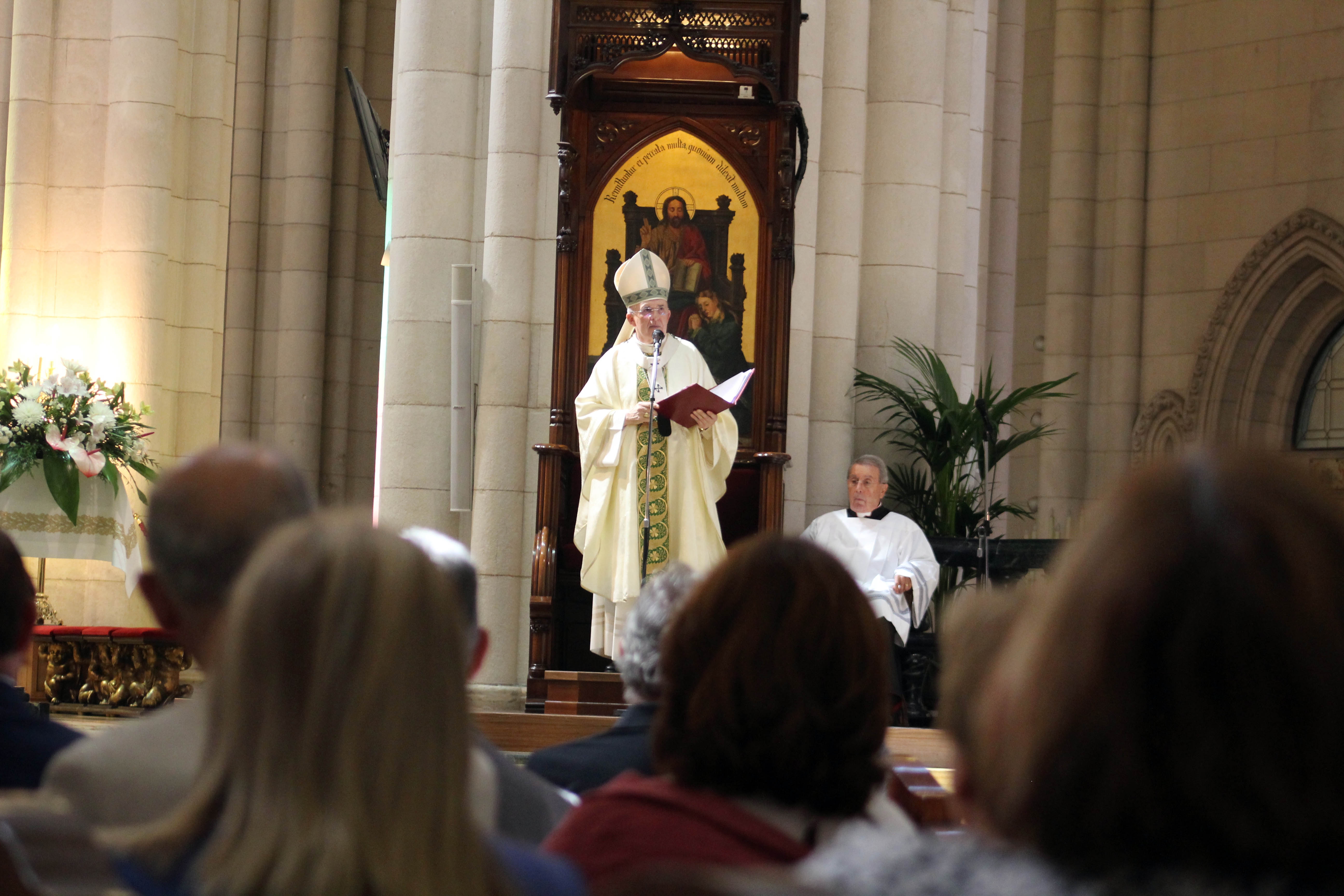 El arzobispo de Madrid a la Curia diocesana: «Os invito a desconcertar al estilo de Jesús»