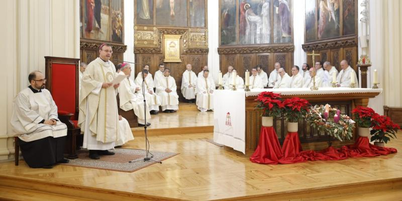 El vice Gran Canciller de San Dámaso, el obispo José Antonio Álvarez, celebra la fiesta del patrón de la Universidad: «Necesitamos una reflexión que ilumine con la luz de la fe la realidad y el mundo en el que hoy vivimos»