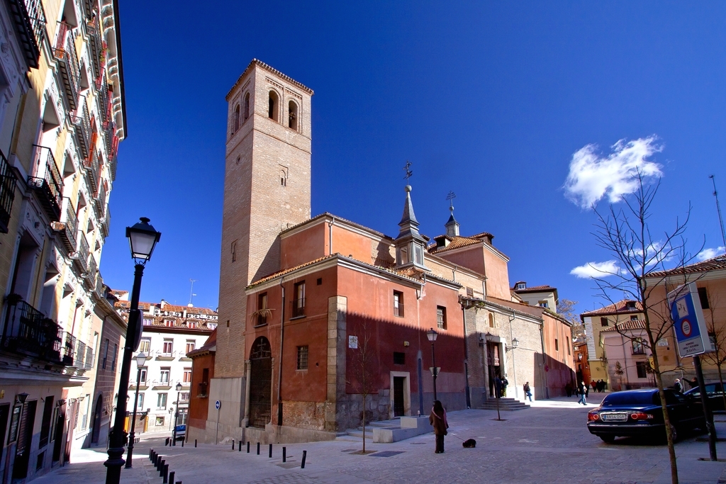 Celebración de una Hora Santa en la iglesia de San Pedro el Viejo
