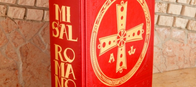 David Benítez presenta el nuevo Misal en San Lucas Evangelista, de Villanueva del Pardillo