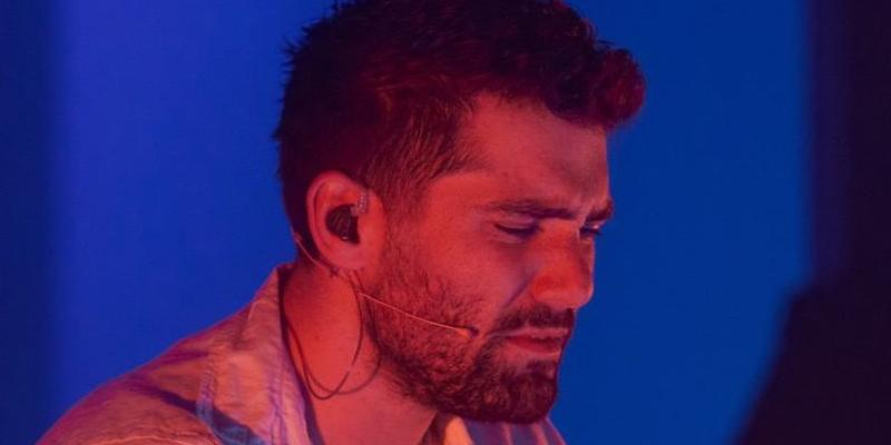 Adrián Salcedo, actor en ‘Viacrucis. El musical’ del sacerdote Toño Casado: «Interpretar a Jesús es un regalo»