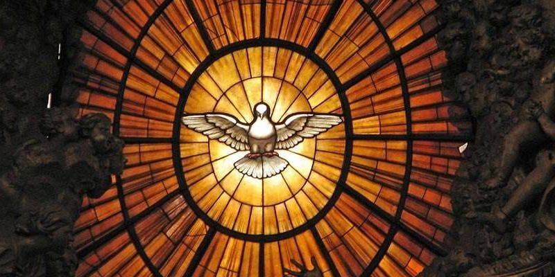 El vicario episcopal de la VIII imparte el sacramento de la Confirmación en San Gabriel Arcángel