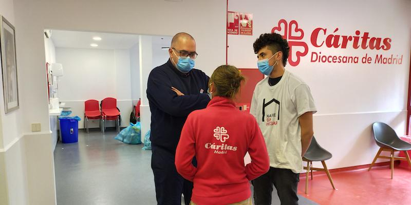 La réplica de la cruz de la JMJ es recibida en la Vicaría VI con actividades para jóvenes en los centros de Cáritas Diocesana de Madrid