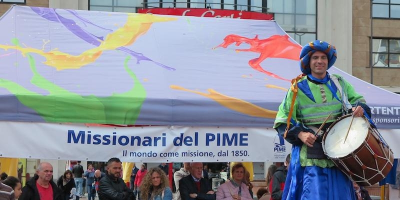 'Tuttaunaltrafesta', feria, encuentro y testimonios misioneros en Milán