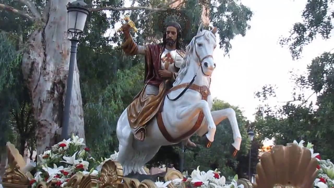 La Hermandad de Santiago Apóstol festeja a su santo patrono en San Sebastián Mártir de Carabanchel