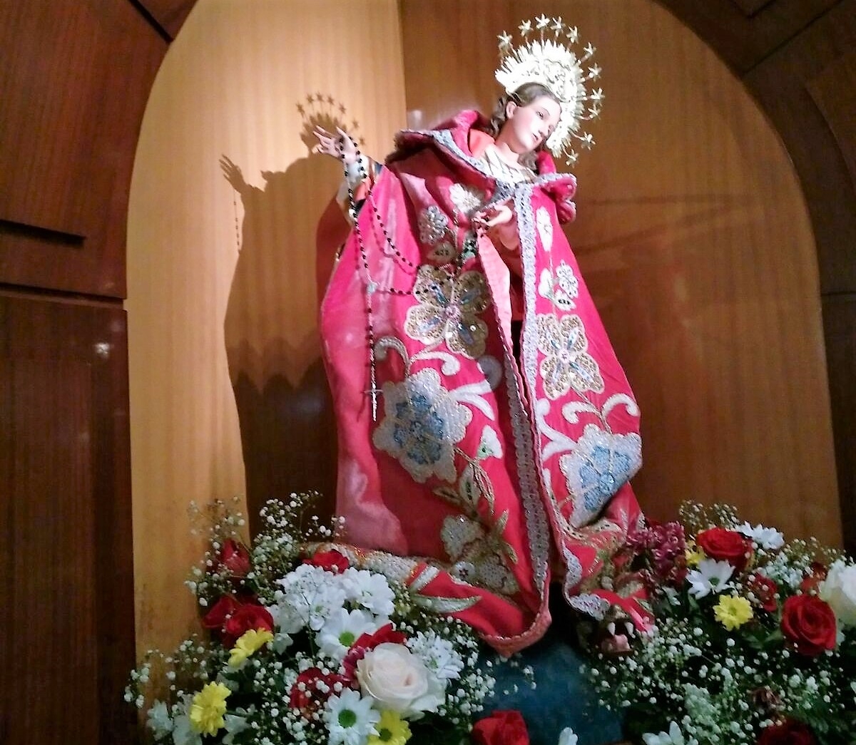 Los ecuatorianos en Madrid entronizan a la Inmaculada de Guano