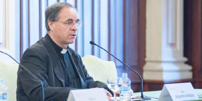 El Papa nombra decano de la Rota Romana a monseñor Alejandro Arellano