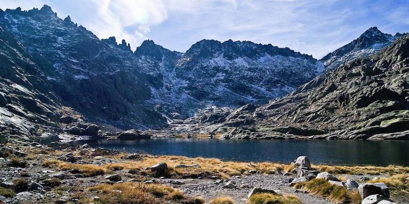 El grupo de senderismo 'Al monte' de la casa de acogida de Cáritas Madrid se va de excursión