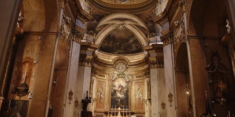 La basílica de San Miguel acoge los viernes de Cuaresma un vía crucis organizado por la Hermandad de los Estudiantes