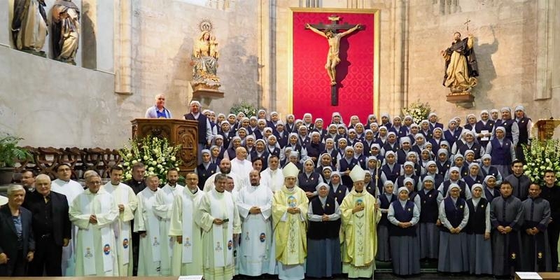 Los cardenales Blázquez y Osoro presiden la Eucaristía de acción de gracias por la aprobación pontificia de la Congregación Marta y María