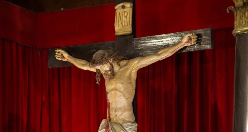 El arzobispo, ante el Santísimo Cristo de la Salud: «Volved a un Jesús que dice "ama", "da la vida" y "sígueme"»