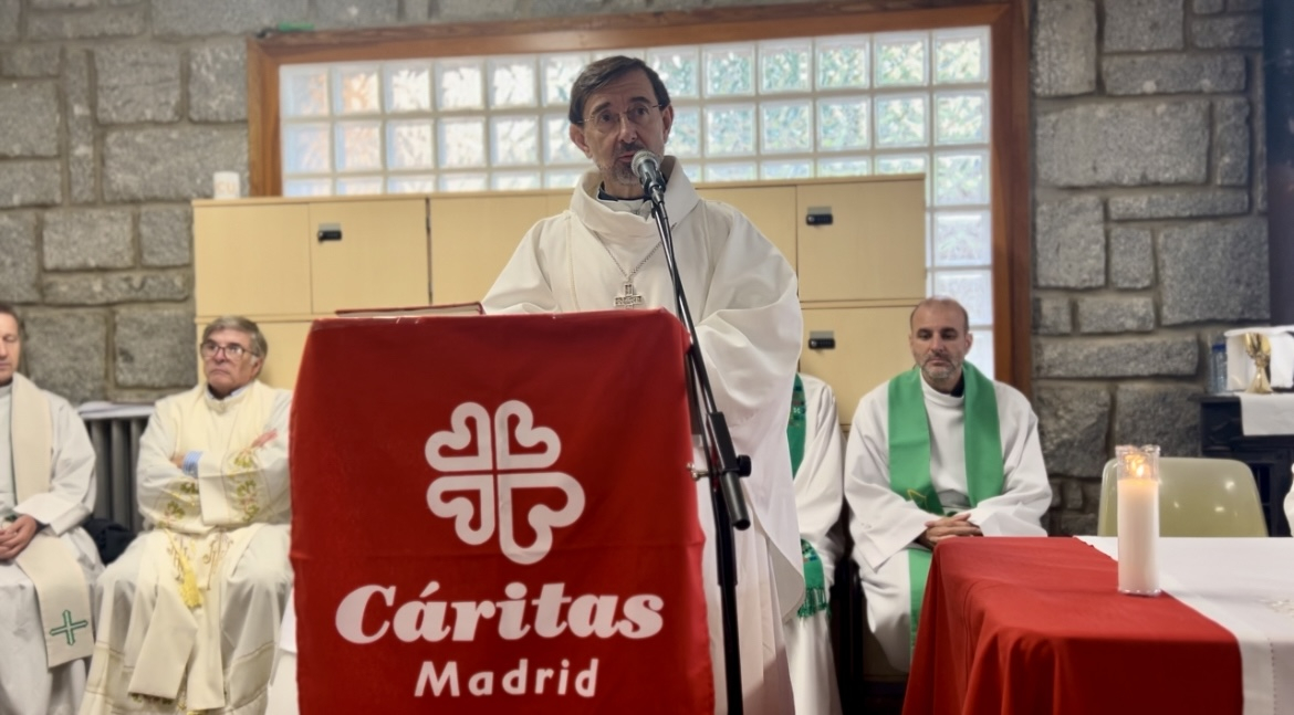 El cardenal José Cobo en la misa de comienzo de curso de Cáritas Madrid: «Gracias por tocar la vulnerabilidad y enseñar al resto de la gente a mirarla»