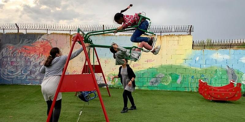 Colonias de Semana Santa de Cáritas: «A las familias en situación de vulnerabilidad social les permite conciliar su vida familiar con la laboral»